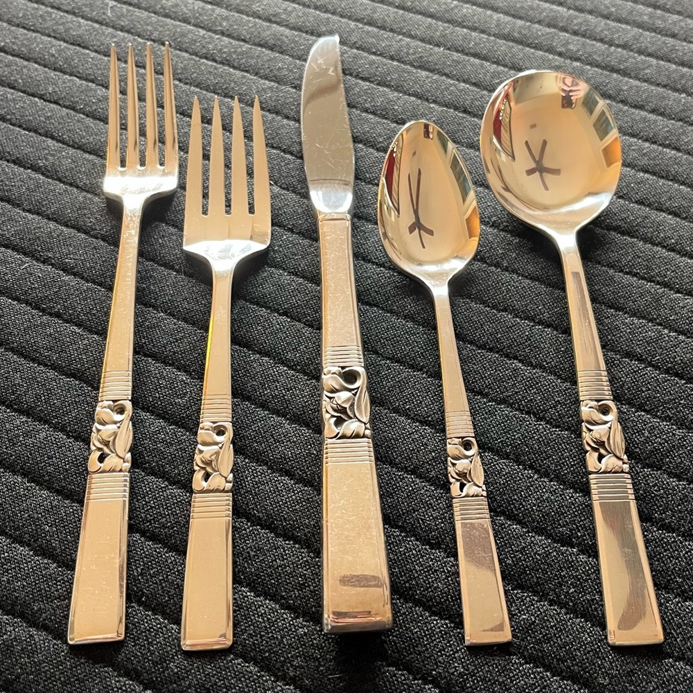 Oneida Morningstar 5 piece silver plated flatware set- Vintage